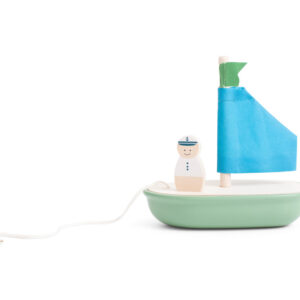 Dřevěná plachetnice s kapitánem