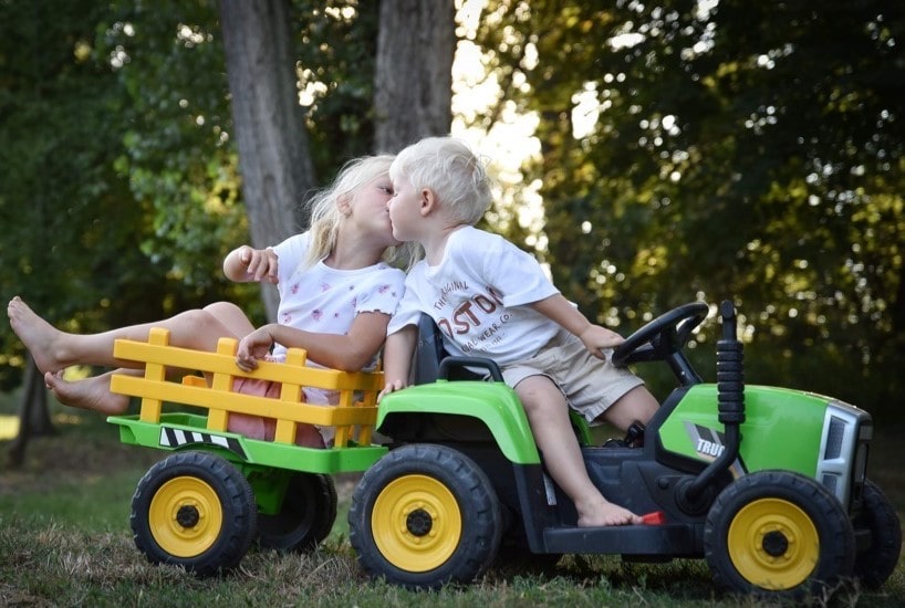 Elektrický traktor s vlečkou zelený - Obrázek 2