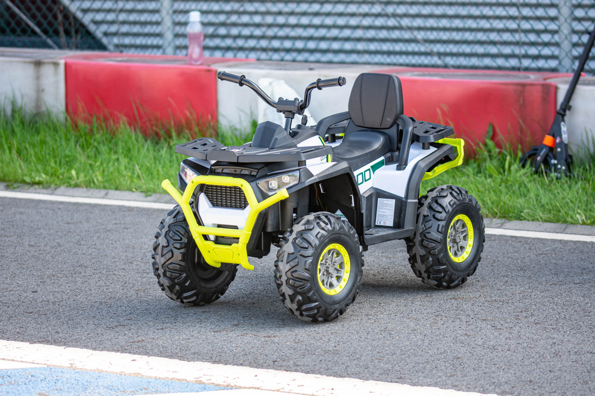 Dětská elektrická čtyřkolka ATV Desert 4x4 bílá - Obrázek 2