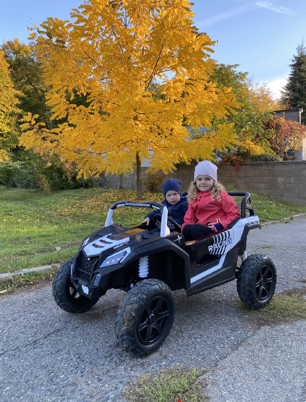 Elektrické autíčko Buggy UTV Strong 24V nafukovací kola bílé - Obrázek 2