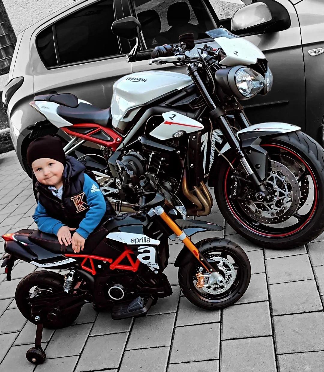 Dětská elektrická motorka Aprilia černá - Obrázek 2